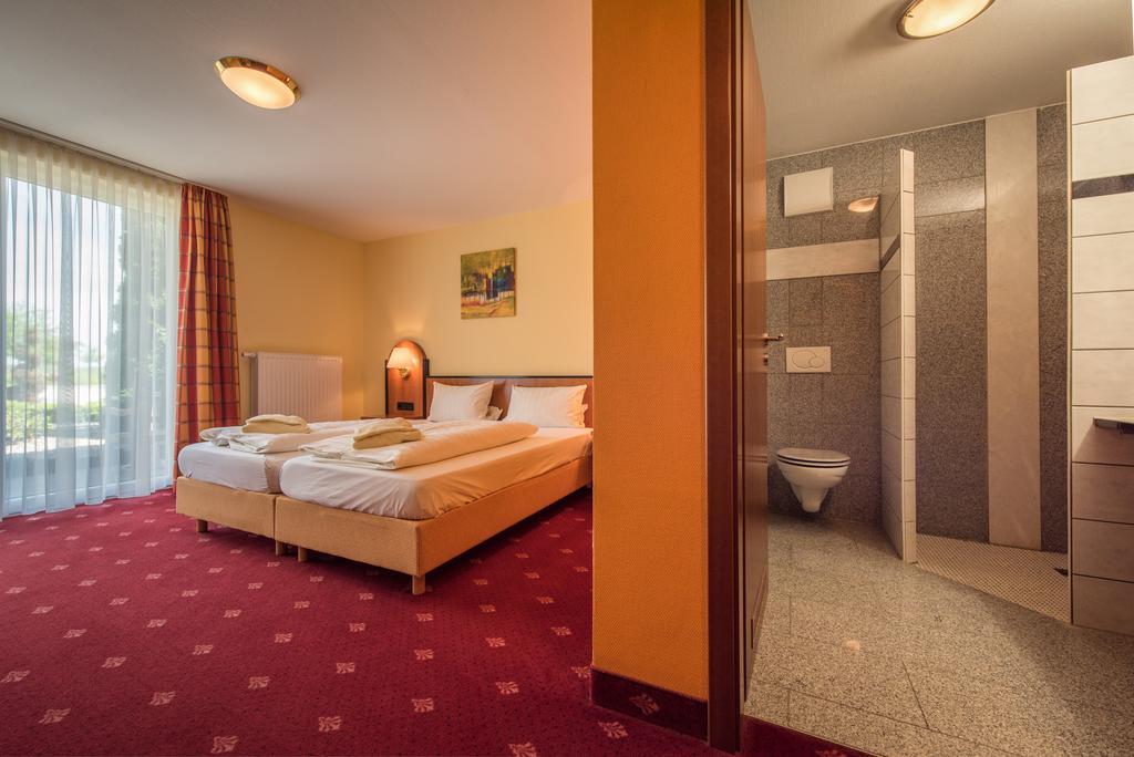 Landhotel Und Gasthof Hirsch Huettenreute Hosskirch ภายนอก รูปภาพ