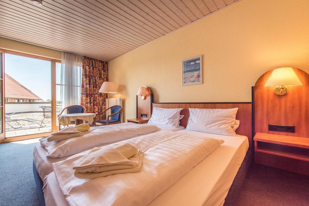 Landhotel Und Gasthof Hirsch Huettenreute Hosskirch ภายนอก รูปภาพ