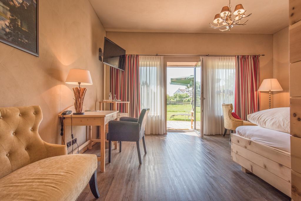 Landhotel Und Gasthof Hirsch Huettenreute Hosskirch ภายนอก รูปภาพ