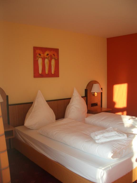 Landhotel Und Gasthof Hirsch Huettenreute Hosskirch ภายนอก รูปภาพ